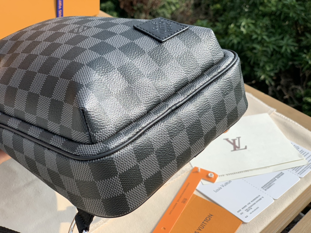 🌼 m45302尺寸21-31-10cm原厂渠道特供，LV黑格系列Avenue单肩包，此款采用Damie