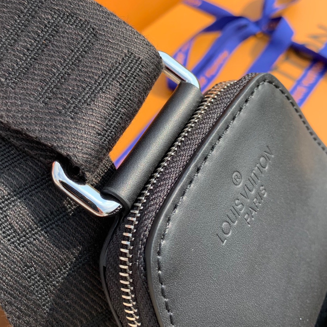 🌼 m45302尺寸21-31-10cm原厂渠道特供，LV黑格系列Avenue单肩包，此款采用Damie