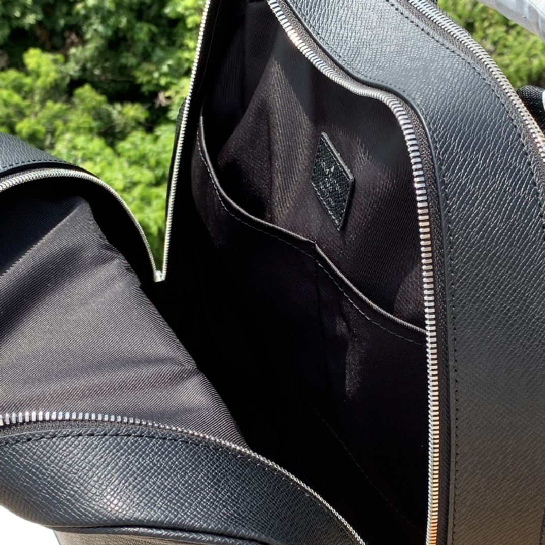 🌼 m30857尺寸31-39-14cm香港渠道LV新款十字纹牛皮男士双肩背包！ADRIAN 双肩包以 