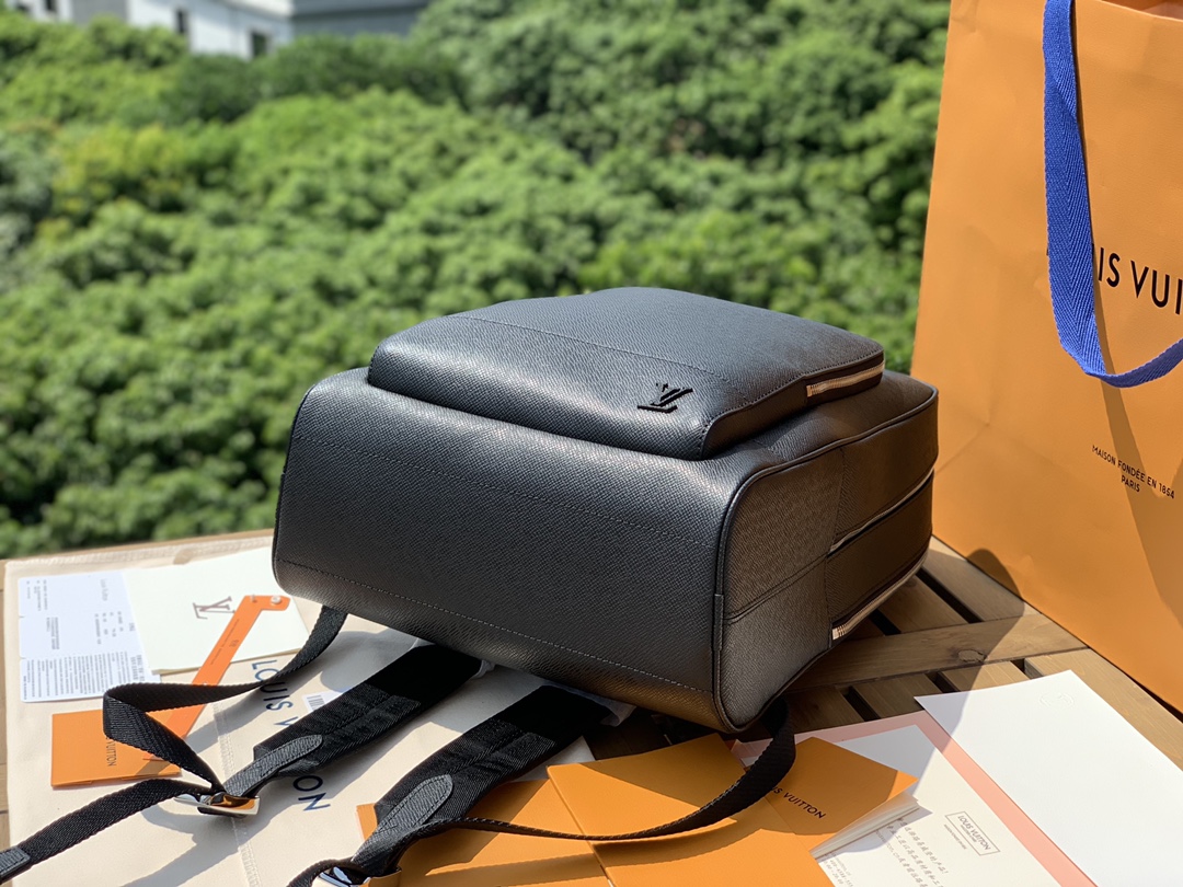 🌼 m30857尺寸31-39-14cm香港渠道LV新款十字纹牛皮男士双肩背包！ADRIAN 双肩包以 