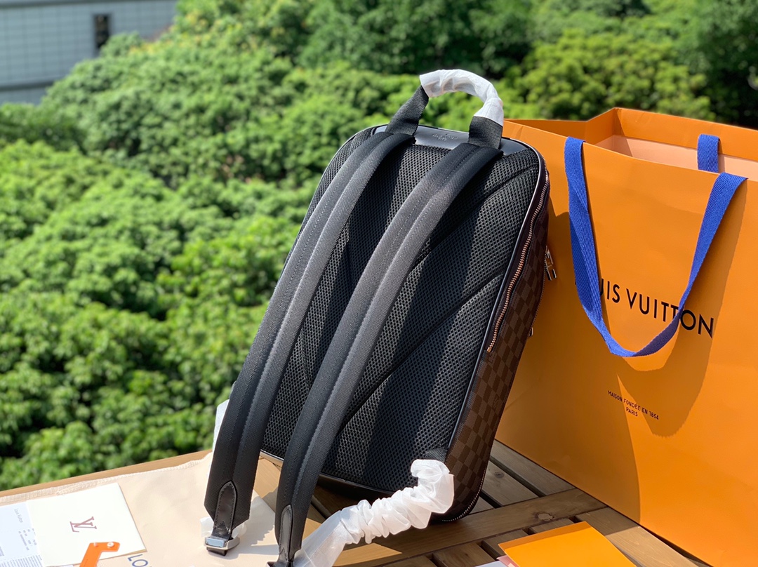 🌼 m45279尺寸28-45-18cmLV 新款MICHAEL 黑灰棋盘格双肩包，这款 Michael