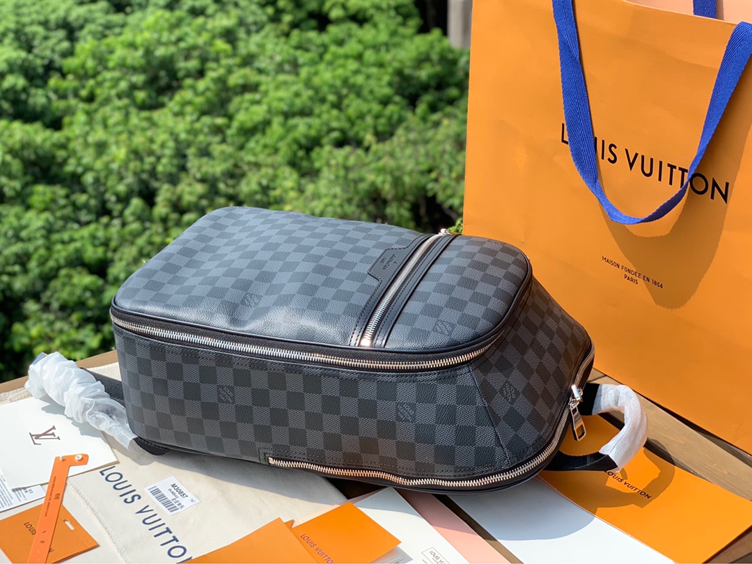 🌼 m45279尺寸28-45-18cmLV 新款MICHAEL 黑灰棋盘格双肩包，这款 Michael