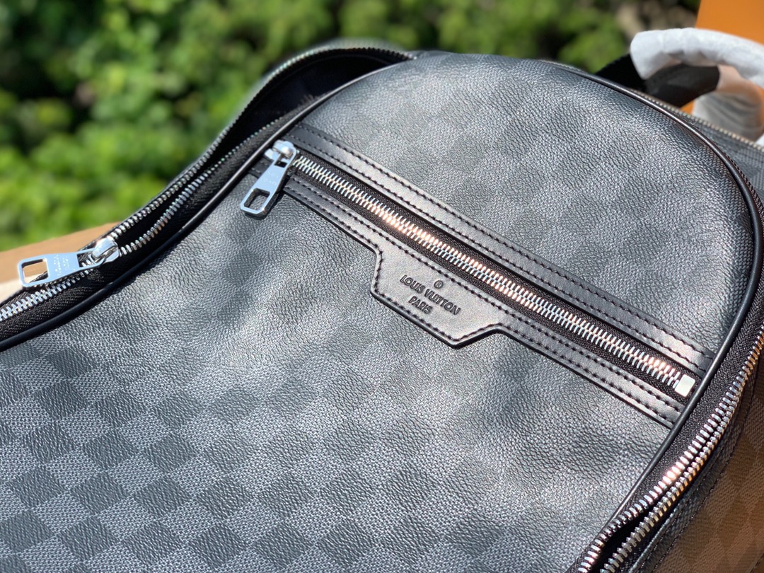 🌼 m45279尺寸28-45-18cmLV 新款MICHAEL 黑灰棋盘格双肩包，这款 Michael