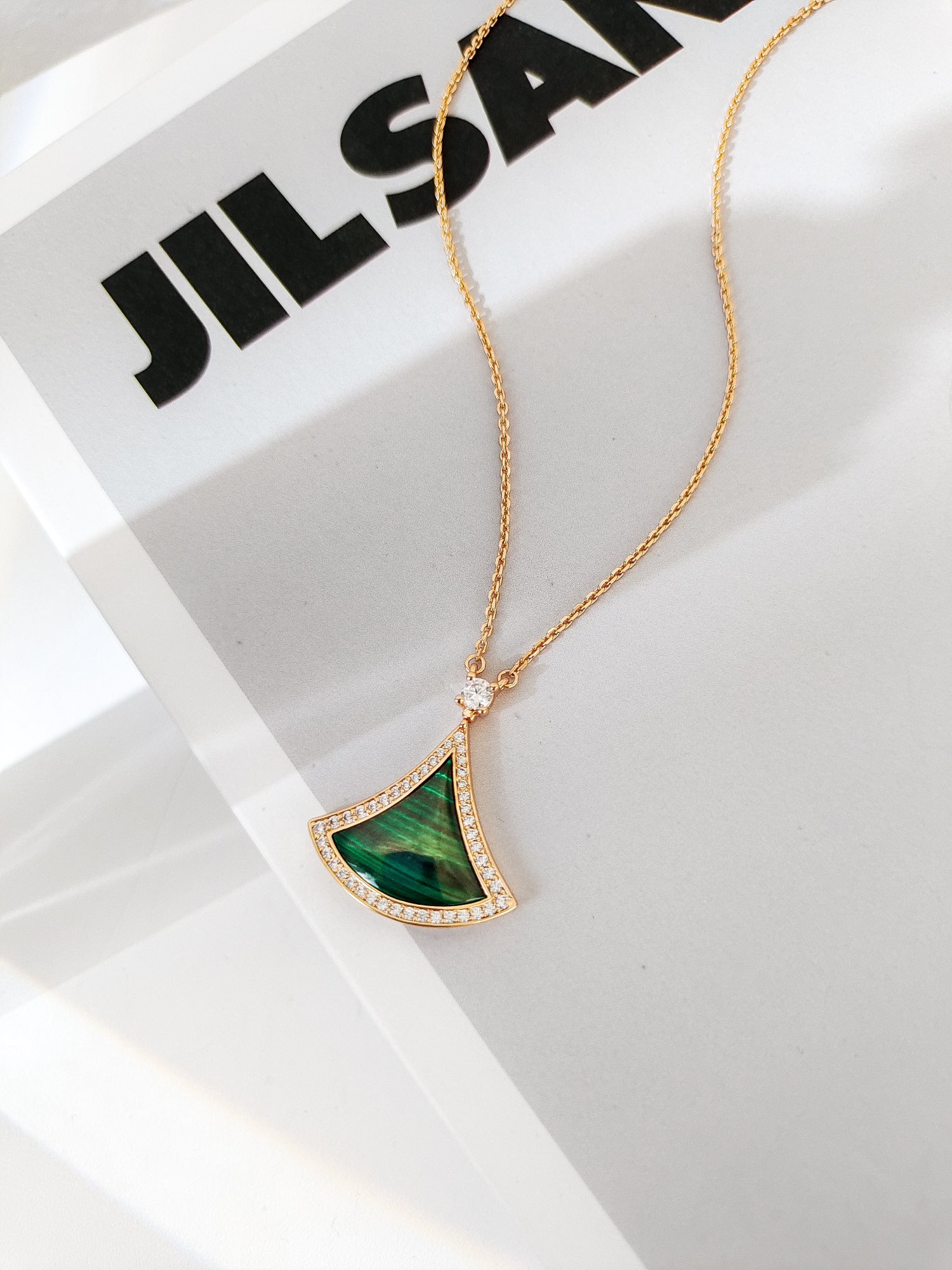 Elegant DIVAS’ DREAM Necklace Inspired by Roman Spirit and Italian Aesthetics - 图片 2