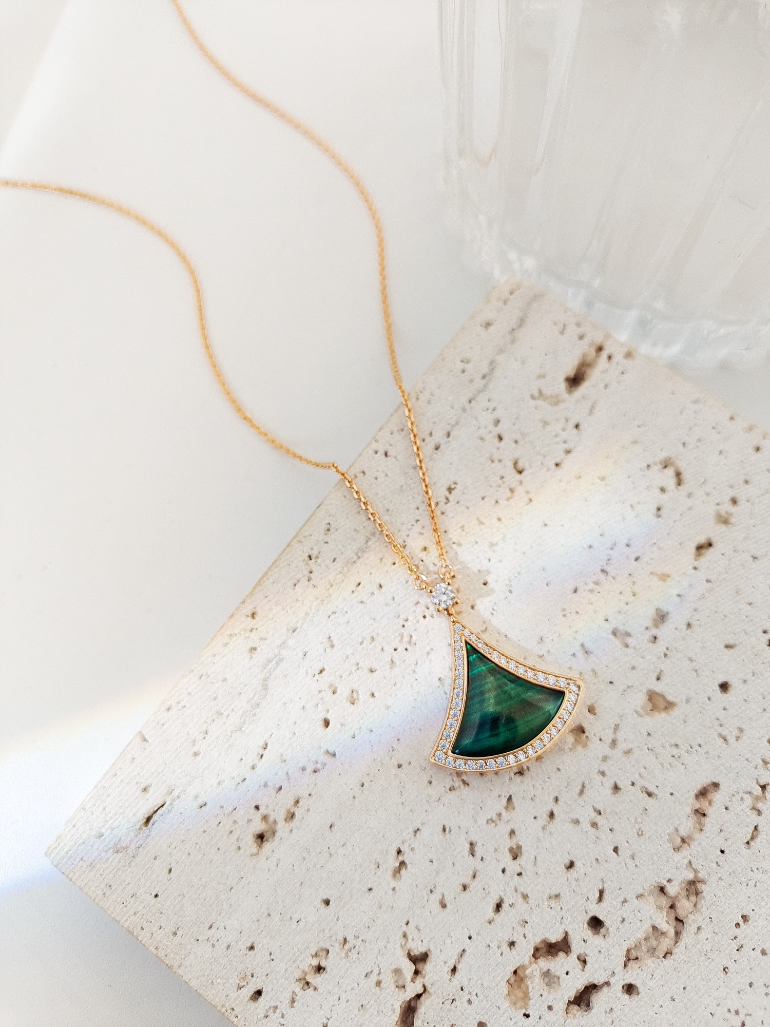Elegant DIVAS’ DREAM Necklace Inspired by Roman Spirit and Italian Aesthetics - 图片 3