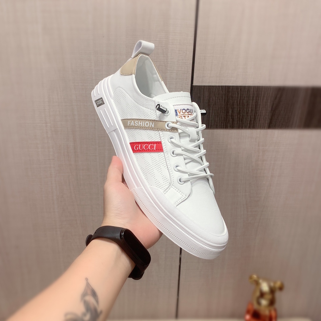 I5  Gucci  古奇   最新爆款休闲鞋，顶端品牌奢侈～代购，顶级～质量。专柜同卖产品鞋面選用进口透气材质透气内里精细做工。原版个性时尚柔软橡膠耐磨防滑大底，上脚轻巧舒适，实物拍摄實物更好看，005码: 38-43。