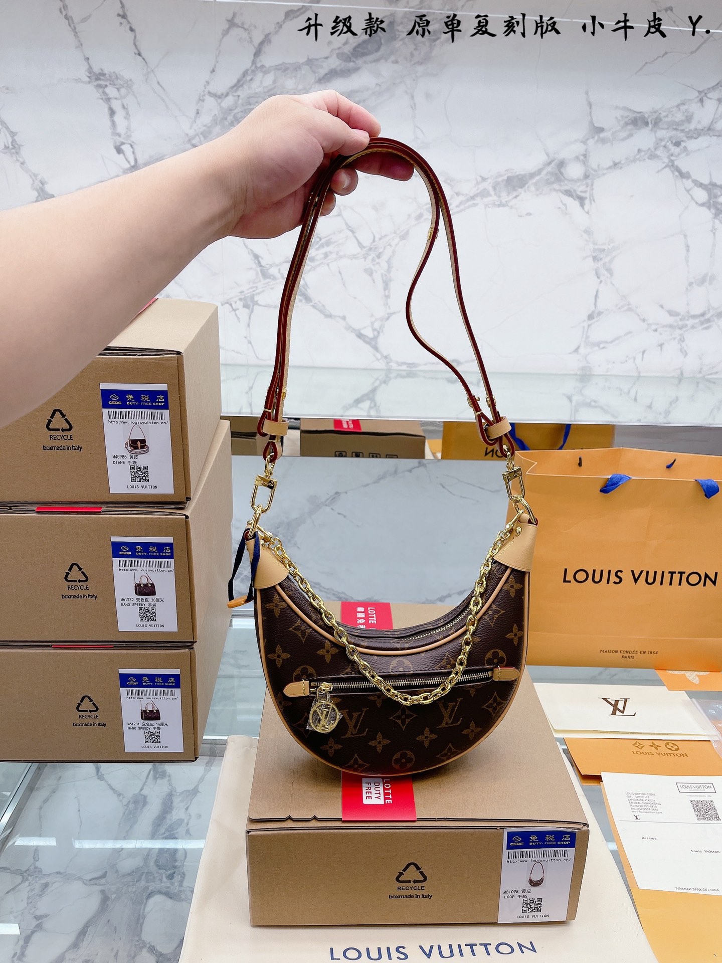 K5 顶级原单升级款 免税店包装  Louis Vuitton 路易威登 LV  Vitage 中古豌豆包  Louis Vuitton 路易威登 LV  marel 中古包，最近 Louis Vuitton 路易威登 LV 中古包款式可以说的不能再了，大小非常合适呦造型也很特别，肩带质感很舒服，不会勒肩，颜值与实用兼备尺寸：22 18cm