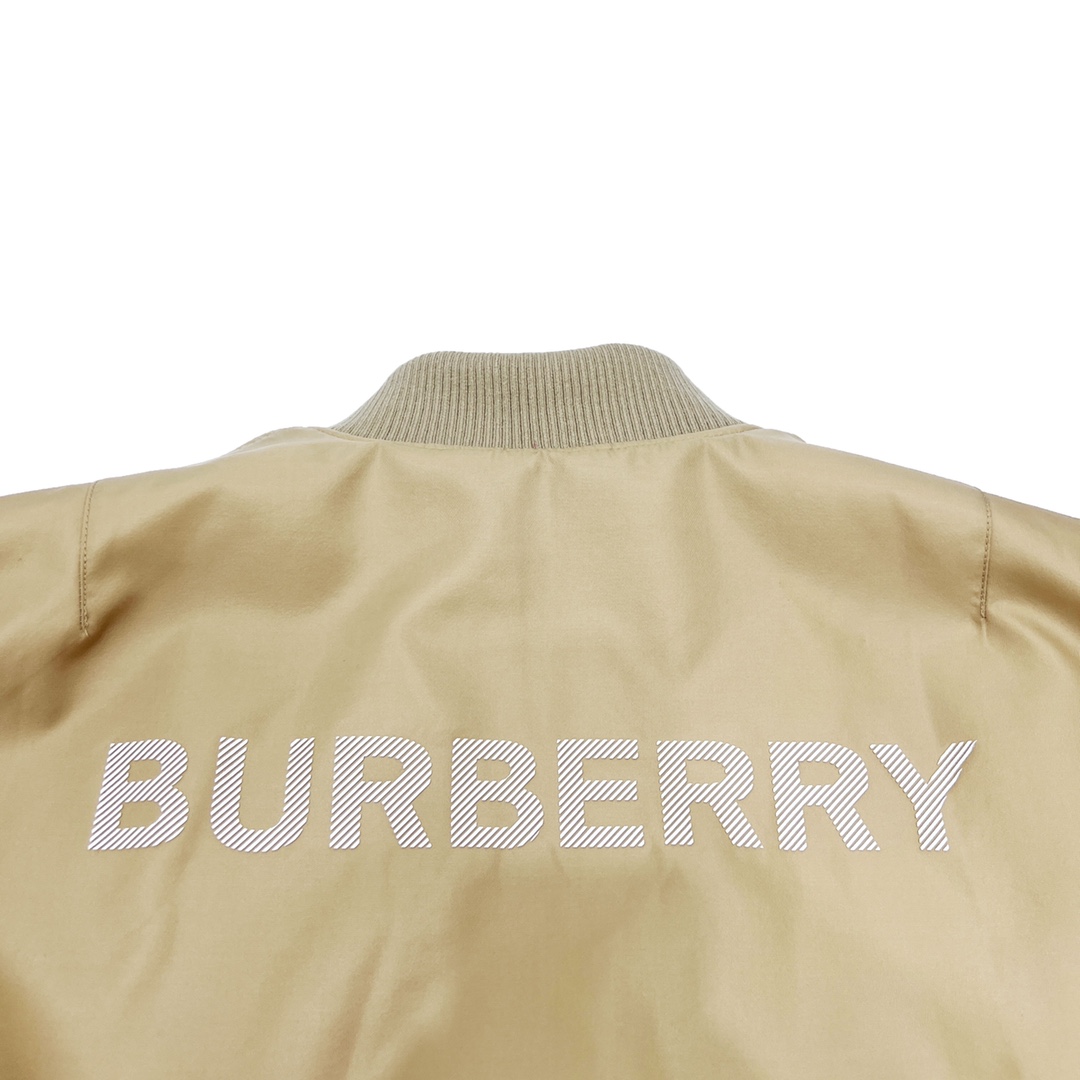 390 Burberry巴宝莉BBR 22FW 背后字母飞行员棉服