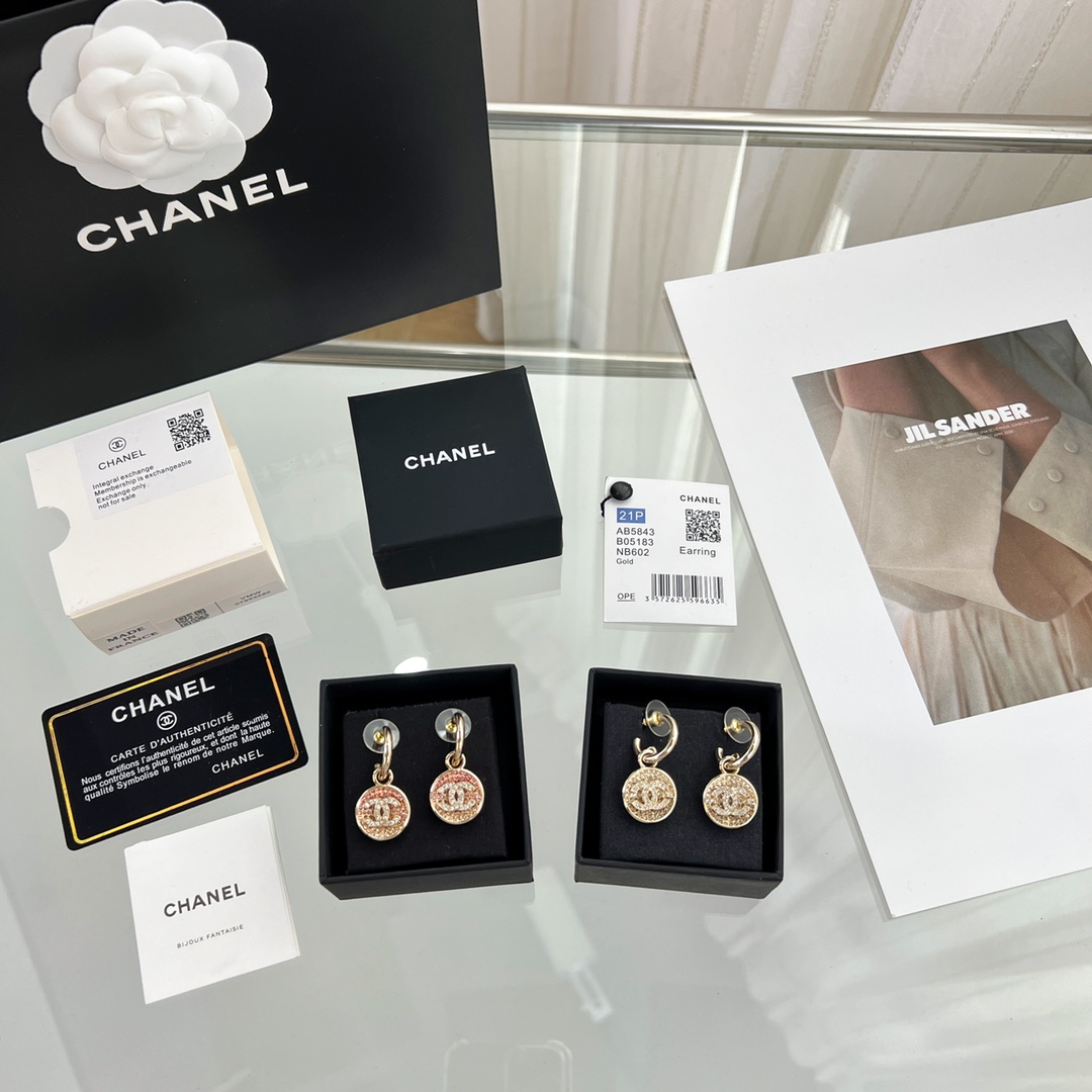 新款☑️CHANEL香奈儿c2双c圆形满钻耳钉耳环