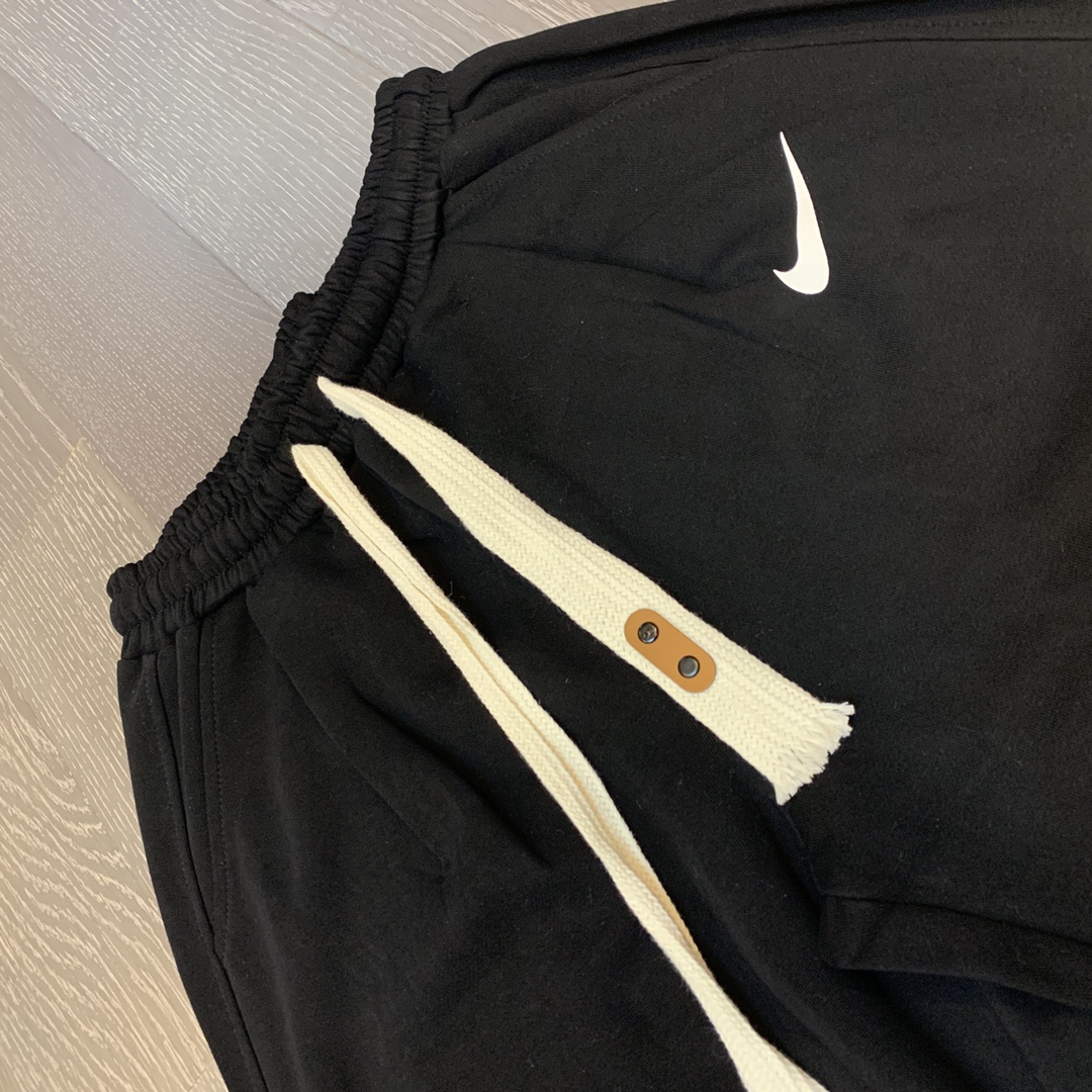 170 Nike 耐克新款粗绳子设计束脚卫裤