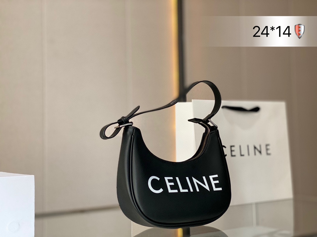 今年无疑最流行的当然是腋下包 Lisa这个 Celine 赛琳 中古包怎么这么好看!种草了 今天Lisa更新ins，蚂蚁腰又让我等又酸了!低调的行头居然搭了个 Celine 赛琳 的老花vintage,三连拍要是不懂的可能真以为是目思琳 Celine 赛琳 的广告。 查了下这个还比较冷门，1k 出头的样子，但目测女神这一波安利要火24*14