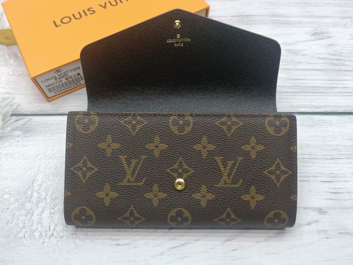 Leather wallet with stitching detail