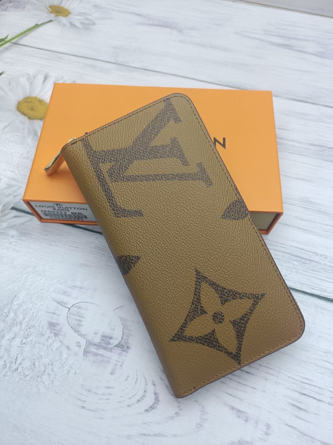 Premium leather long wallet, interior design