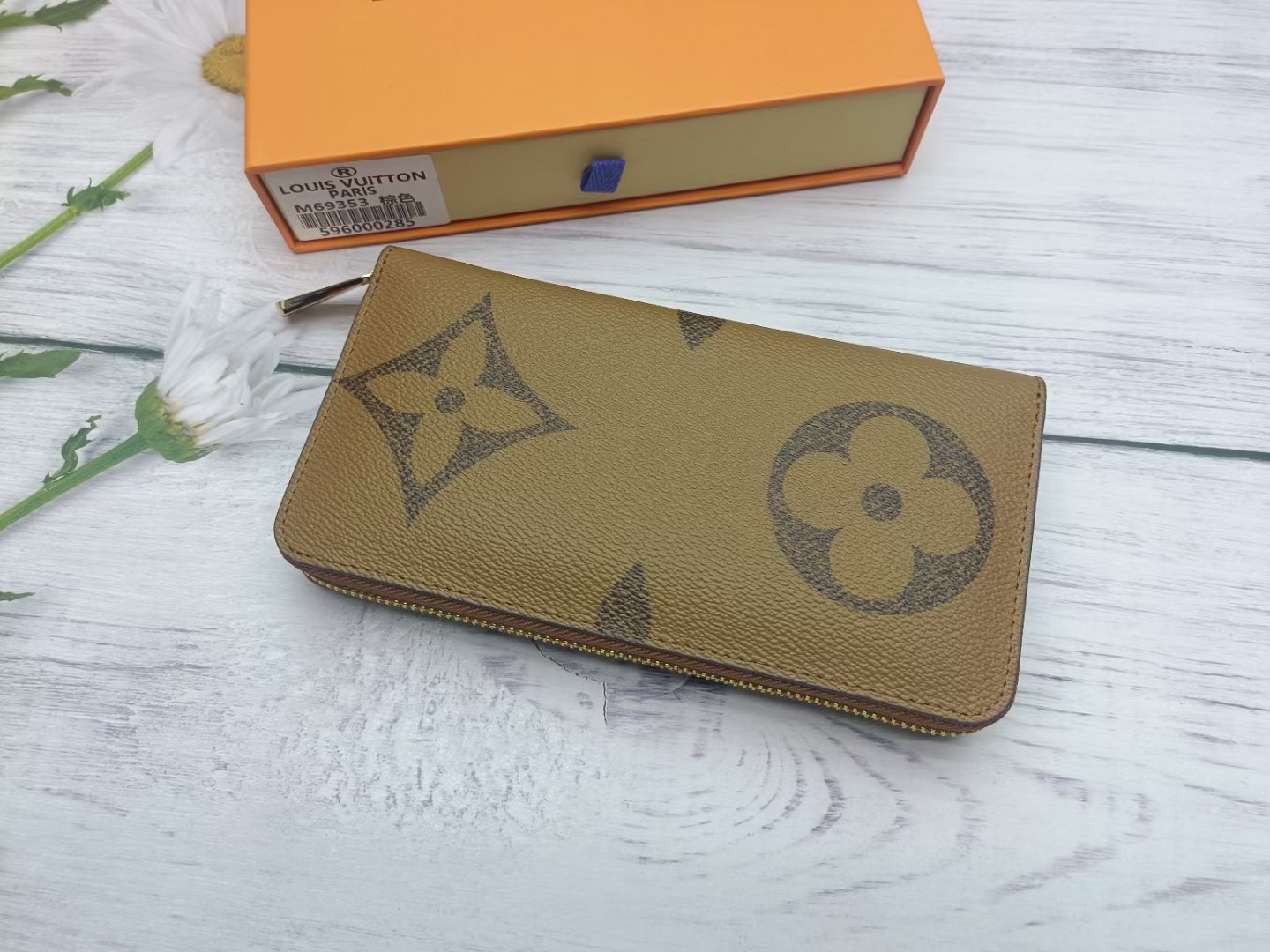 Compartments for cash in the premium leather long wallet.