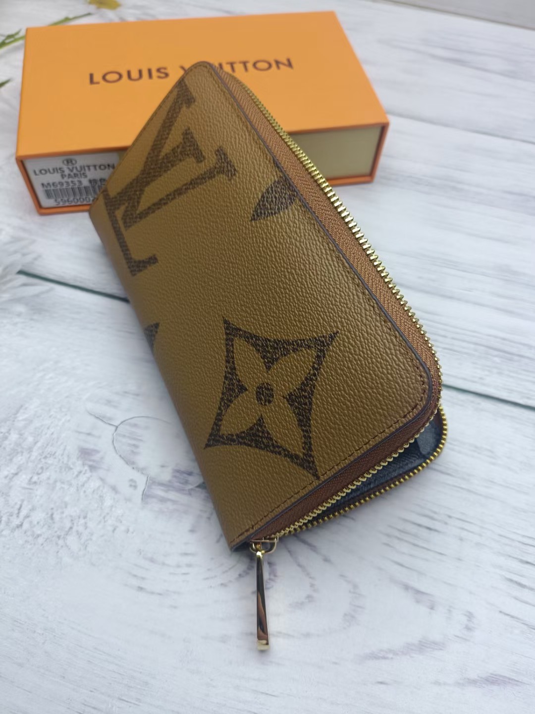 Texture detail of the leather in the premium leather long wallet