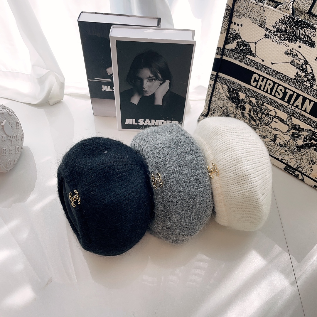 Chanel Hats Berets Horsehair Knitting Fall/Winter Collection
