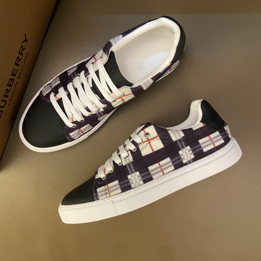 I0 Burberry 巴宝莉 经典休闲鞋2022休闲运动男鞋,懒人套脚板鞋 帆船鞋 全新米兰时装时尚的设计,完美做工,原版复刻 霸气花纹 材质：头层牛皮+特殊布料,柔软舒适,羊皮鞋垫,适合户外青年跑步户外司机驾车鞋 套脚方便 懒人乐福首选原版橡胶耐磨大底,男鞋码数：38–44 45可定制 两色 选