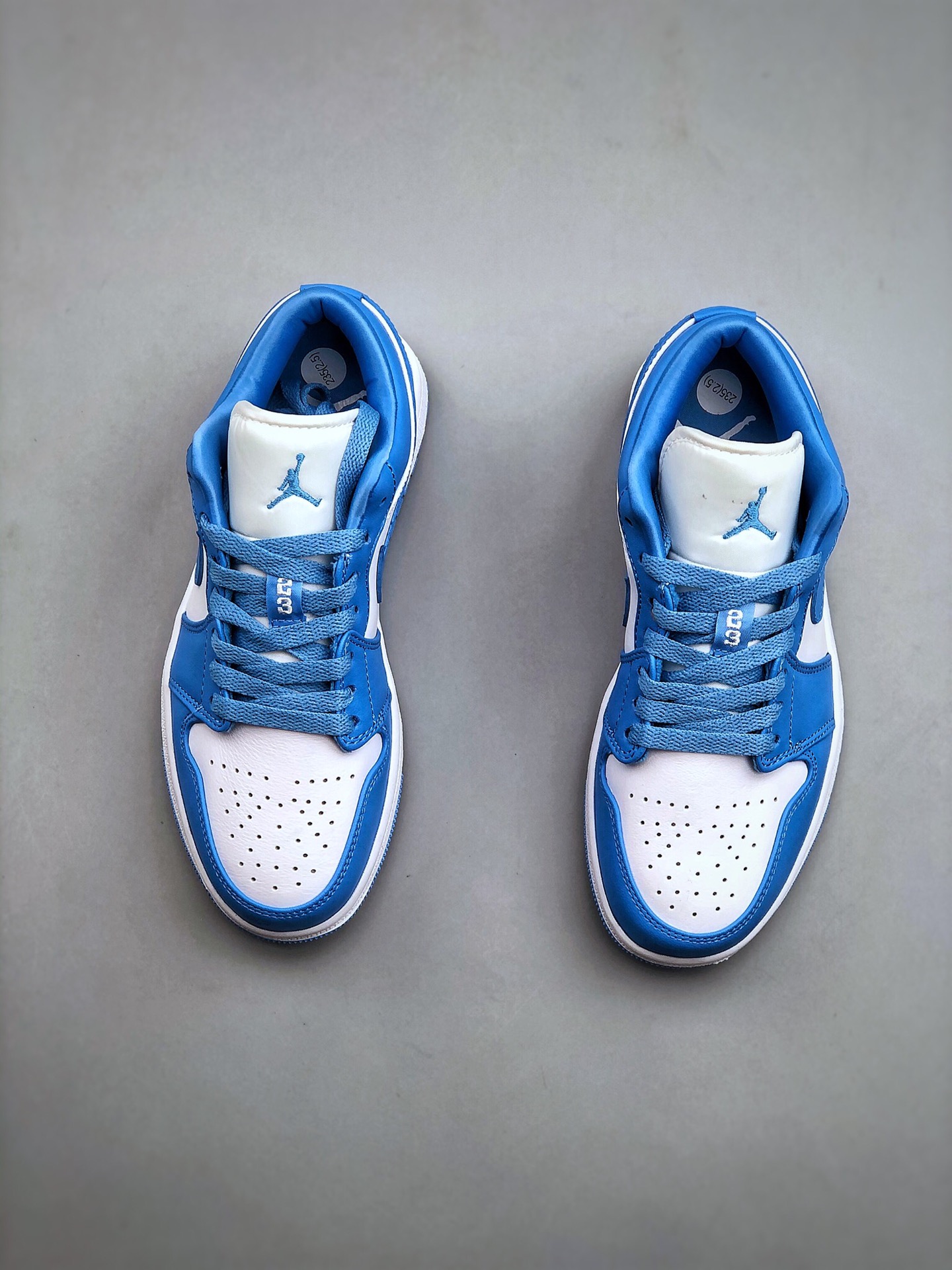 终端特价🉐️福利套现“双十二福利”
本地特价💰180
   BA版本  市面最高工艺 Nike Air Jordan 1 Low"White/Obsidian/Indian"AJ1乔丹一代低帮经典复古文化休闲运动篮球鞋 同源一致荔枝纹移膜革材质#中底注胶孔内置真Sole气垫❗ 货号：AQ9944 441 尺码：36-46（半）