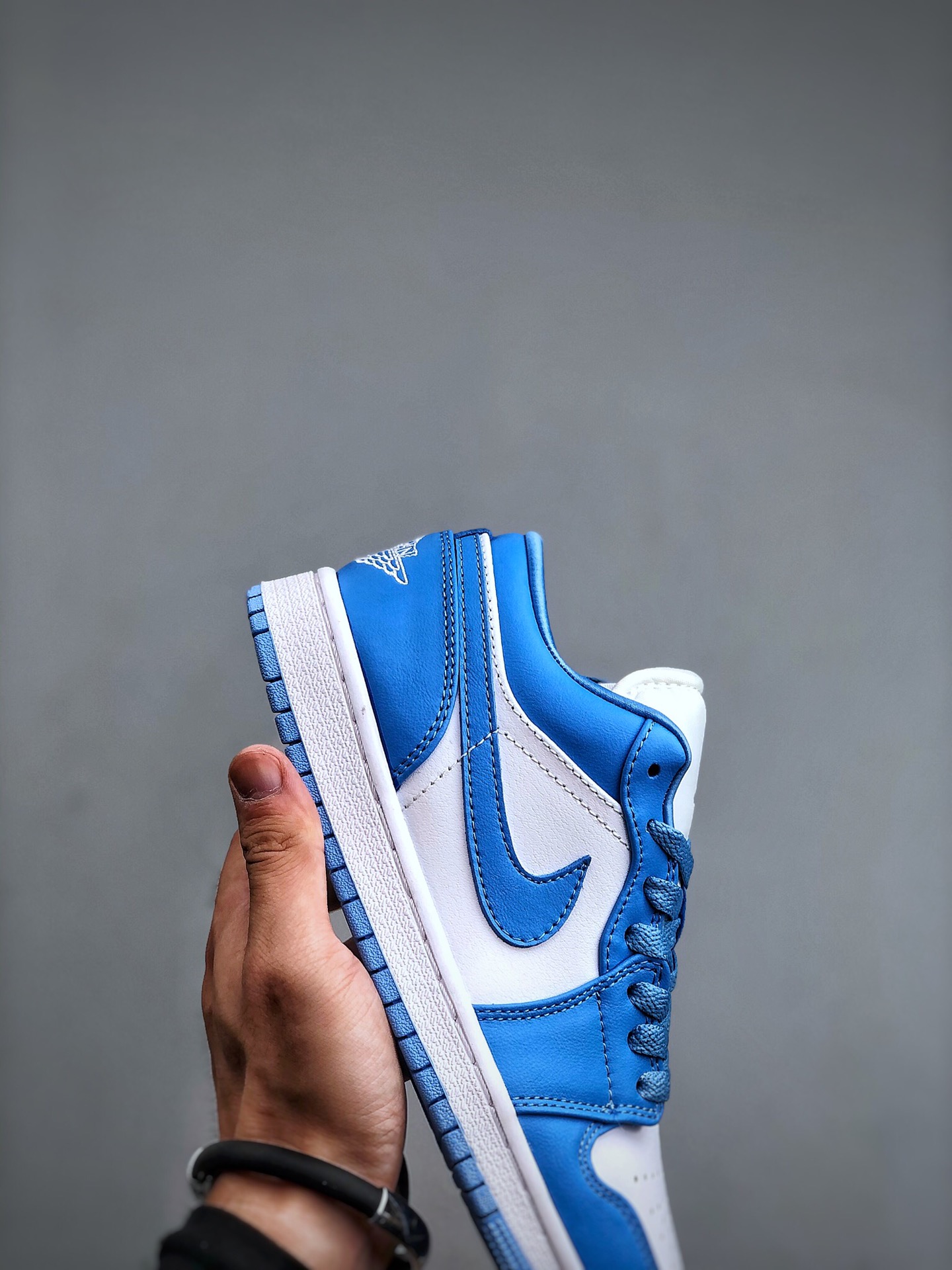 终端特价🉐️福利套现“双十二福利”
本地特价💰180
   BA版本  市面最高工艺 Nike Air Jordan 1 Low"White/Obsidian/Indian"AJ1乔丹一代低帮经典复古文化休闲运动篮球鞋 同源一致荔枝纹移膜革材质#中底注胶孔内置真Sole气垫❗ 货号：AQ9944 441 尺码：36-46（半）