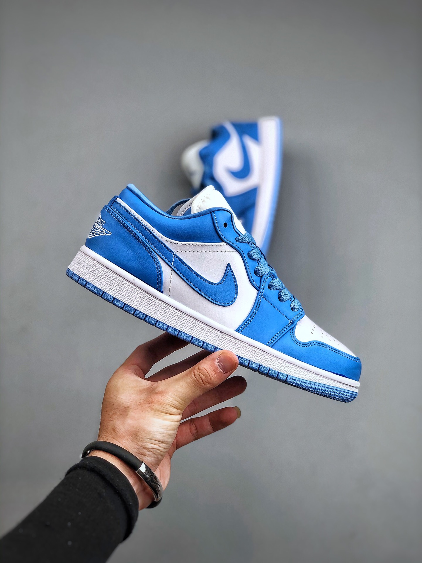 终端特价🉐️福利套现“双十二福利”
本地特价💰180
   BA版本  市面最高工艺 Nike Air Jordan 1 Low"White/Obsidian/Indian"AJ1乔丹一代低帮经典复古文化休闲运动篮球鞋 同源一致荔枝纹移膜革材质#中底注胶孔内置真Sole气垫❗ 货号：AQ9944 441 尺码：36-46（半）