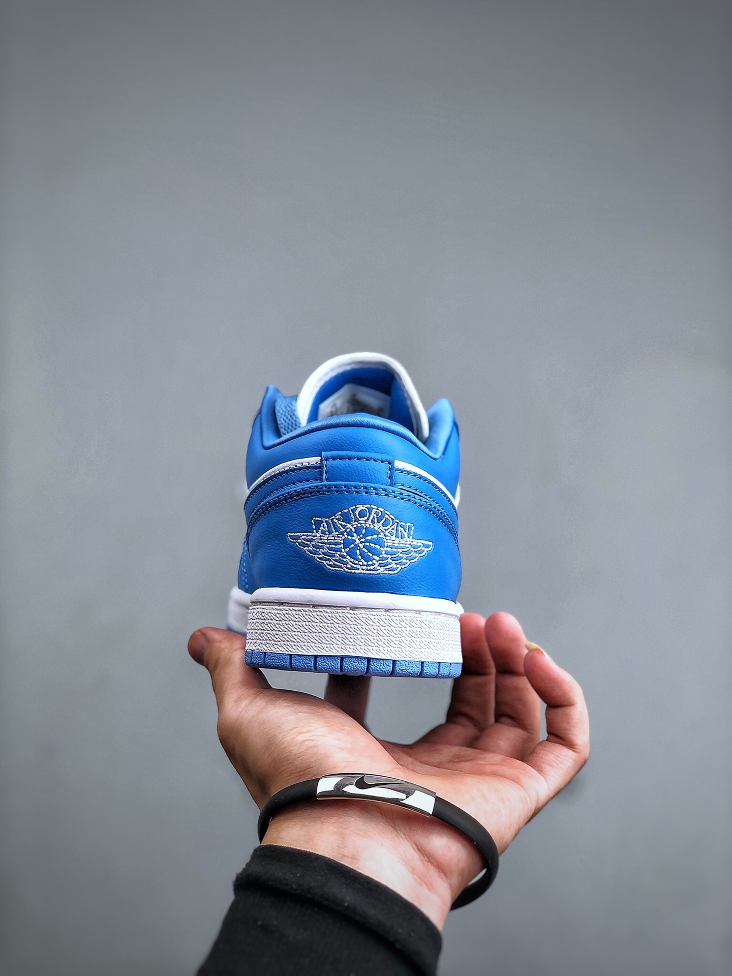 终端特价🉐️福利套现“双十二福利”
本地特价💰180
   BA版本  市面最高工艺 Nike Air Jordan 1 Low"White/Obsidian/Indian"AJ1乔丹一代低帮经典复古文化休闲运动篮球鞋 同源一致荔枝纹移膜革材质#中底注胶孔内置真Sole气垫❗ 货号：AQ9944 441 尺码：36-46（半）