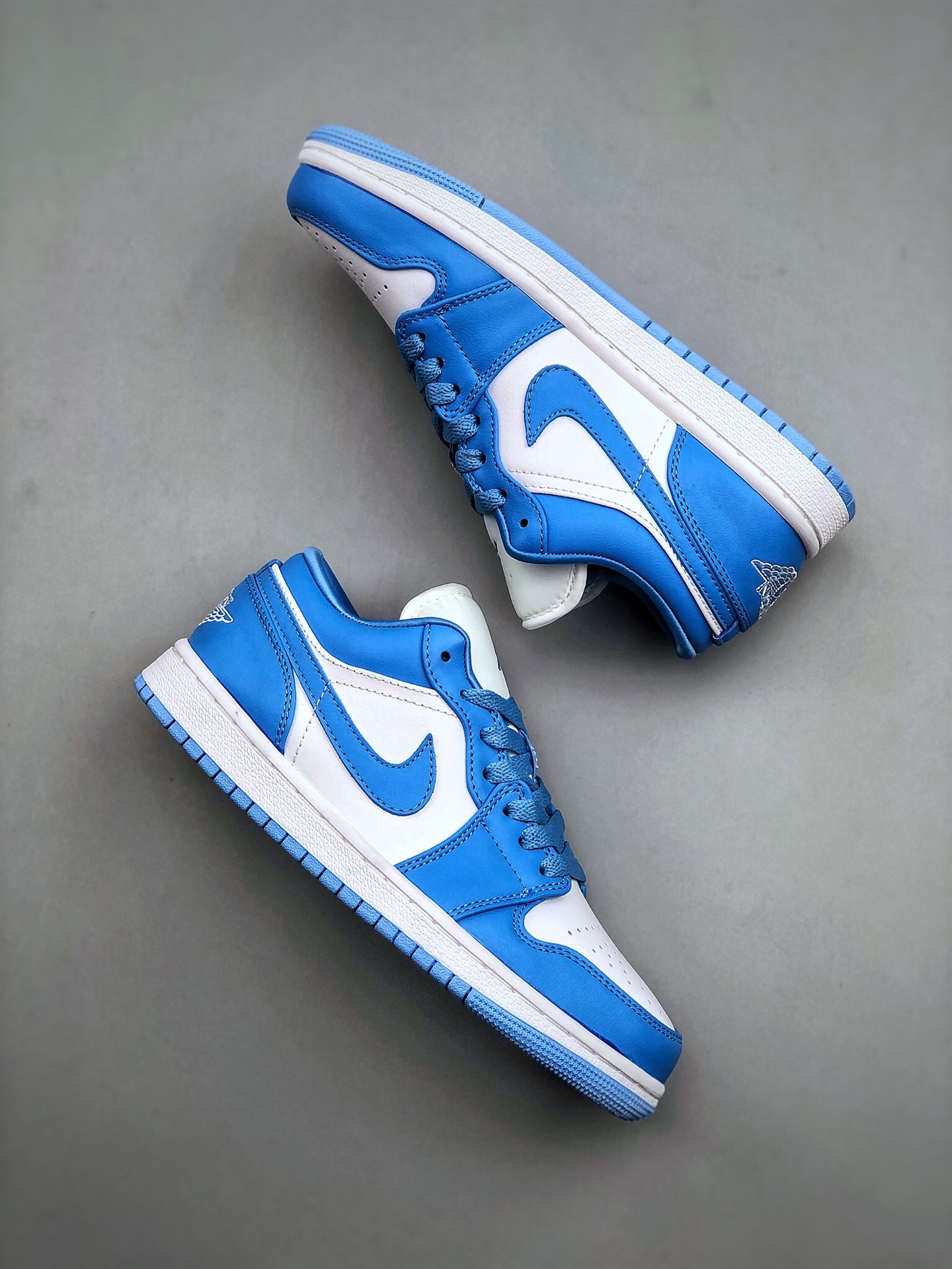 终端特价🉐️福利套现“双十二福利”
本地特价💰180
   BA版本  市面最高工艺 Nike Air Jordan 1 Low"White/Obsidian/Indian"AJ1乔丹一代低帮经典复古文化休闲运动篮球鞋 同源一致荔枝纹移膜革材质#中底注胶孔内置真Sole气垫❗ 货号：AQ9944 441 尺码：36-46（半）
