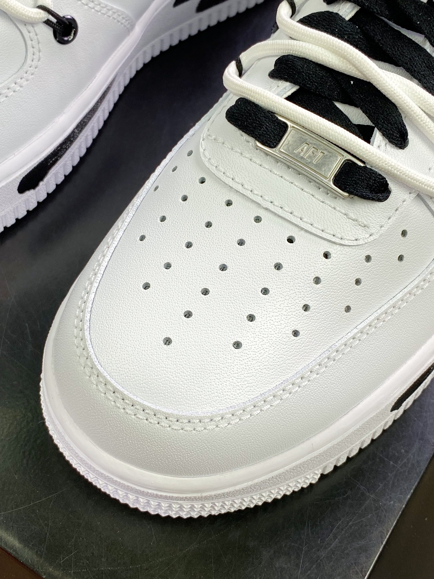 260 Air Force 1 07 LV8”White/Black/Love Story”空军一号CW2288-111