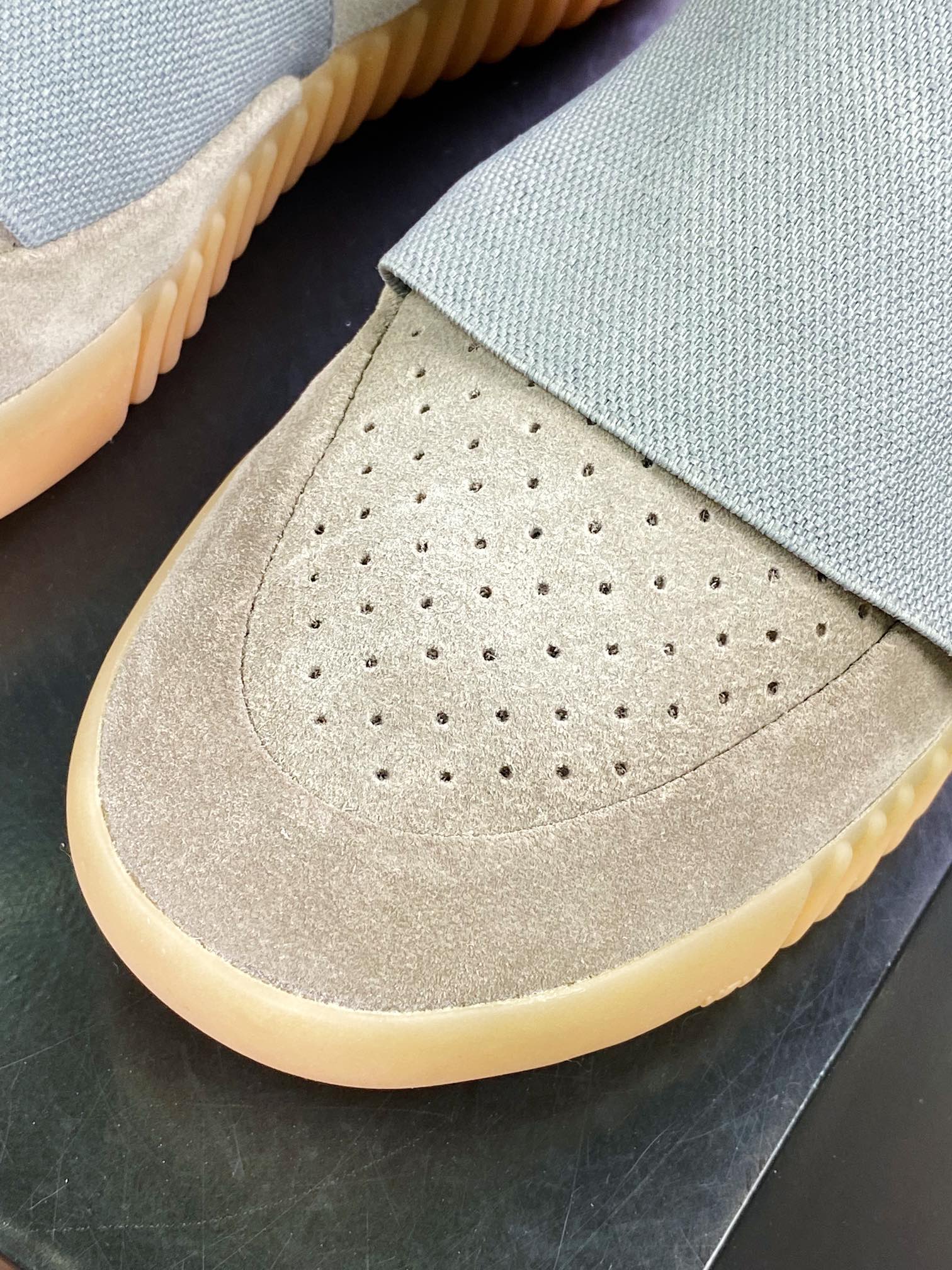 Kanye West x Originals YEEZY BOOST 750 ”Light Grey” first-generation high-top BB1840