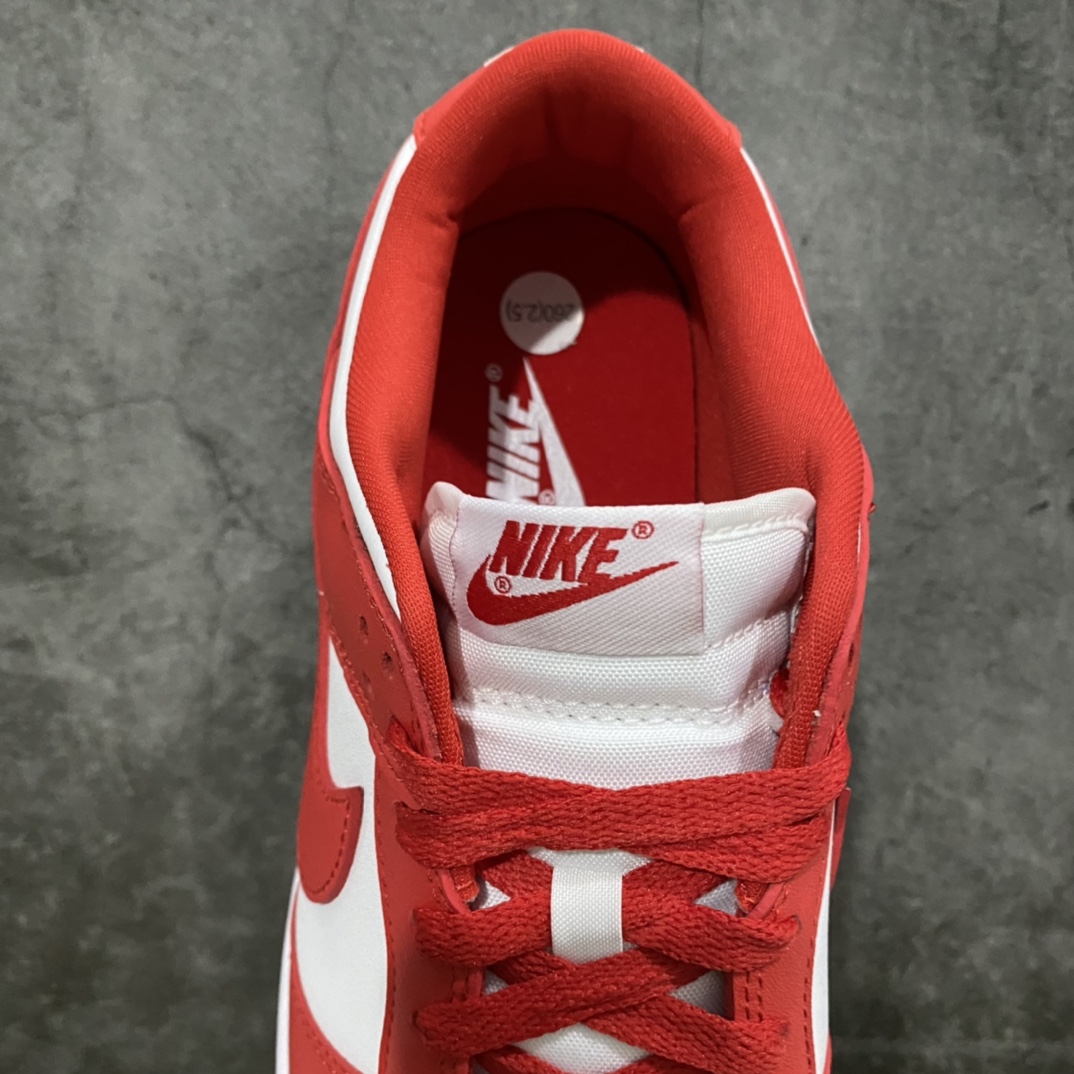 图片[8]-K版纯原 NK Dunk Low SP 白红 CU1727-100 原厂Sadesa D7 皮料 细纹排气孔完全一致 全套原楦原模倾力打造完美版型 独家原厂航空铝磨具打磨大底 鞋头坡度极致还原 无解鞋型 原盒原配 圈内天花板工艺 原厂冲刀 超高清洁度 全鞋零毛边皮料切割 采用原厂百宏鞋带以及原厂百宏织唛舌标 内标可供原厂几率过验 原厂中底布点胶 原厂中底布拉帮走线遵循公司‼️ 尺码：35.5 36 36.5 37.5 38 38.5 39 40 40.5 41 42 42.5 43 44 44.5 45 46 47.5-选品中心