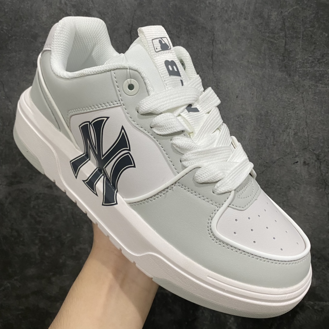 图片[3]-韩国洋基队NY大标潮流老爹鞋 MLB小白鞋市面上唯一顶级纯原版本 原材料打造 原楦原档案数据开发版型 完美鞋头弧度/后套收口效果🆚市面文案版本‼️ 原厂立体填充鞋舌海绵 中底注胶孔原数据开发模具大底 原厂转印标 保证不掉字 内增高6cm 原厂1：1模具开发 原厂进口纳米材质 原厂 全套手提袋 原盒雷射防伪标包装 天猫订单品质 官网尺码35 36 36.5 37.5 38 38.5 39 40 40.5 41 42 42.5 43 44 45-选品中心