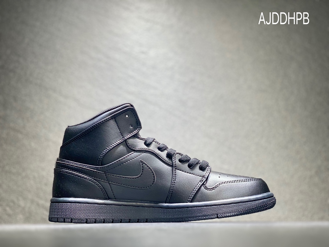 240 NIKE Air Jordan 1 mid乔丹中帮休闲板鞋 557424-093