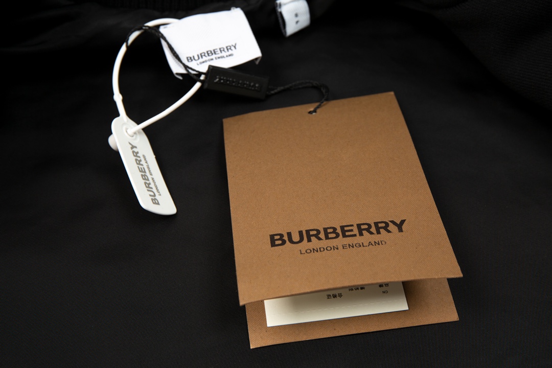 370 高品质 Burberry 2022FW 小怪兽印花拉链外套