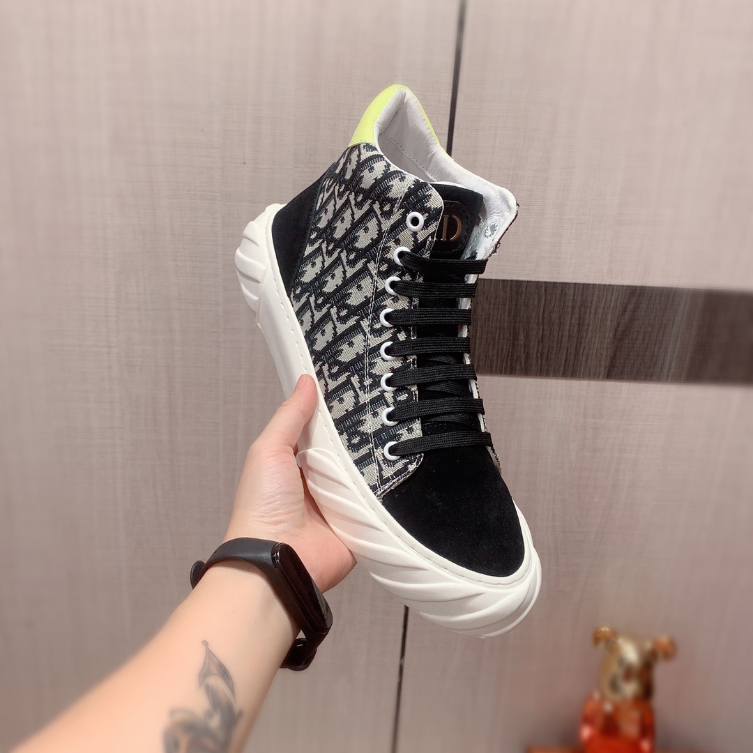 I5 高帮:迪奥 Dior  最新爆款休闲鞋,顶端品牌奢侈～代购,顶级～质量.专柜同卖产品鞋面選用进口透气牛皮搭配材质透气猪皮内里精细做工.原版个性时尚柔软橡膠耐磨防滑大底,上脚轻巧舒适,实物拍摄實物更好看,b26广州码: 38-44.