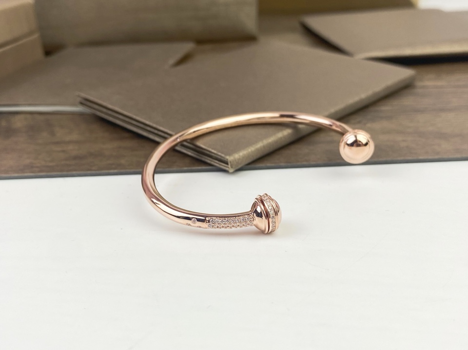 “High-Quality Count’s Hand: Fashionable, Smart, Perfect Gold Material Drill Cap” - 图片 2