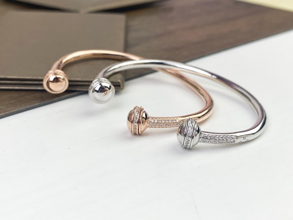 “High-Quality Count’s Hand: Fashionable, Smart, Perfect Gold Material Drill Cap”