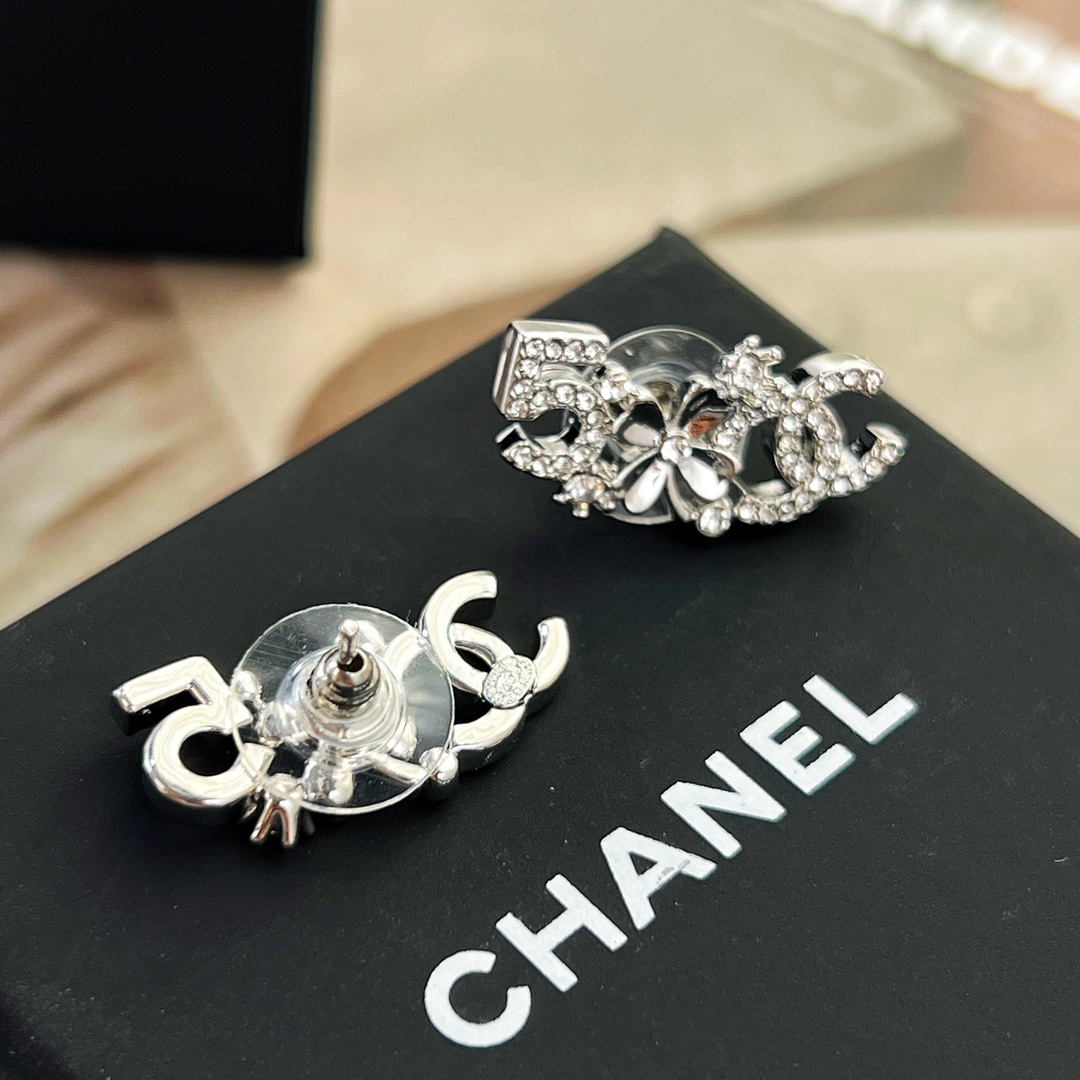 新款☑️CHANEL香奈儿双c四叶草5字耳钉耳环