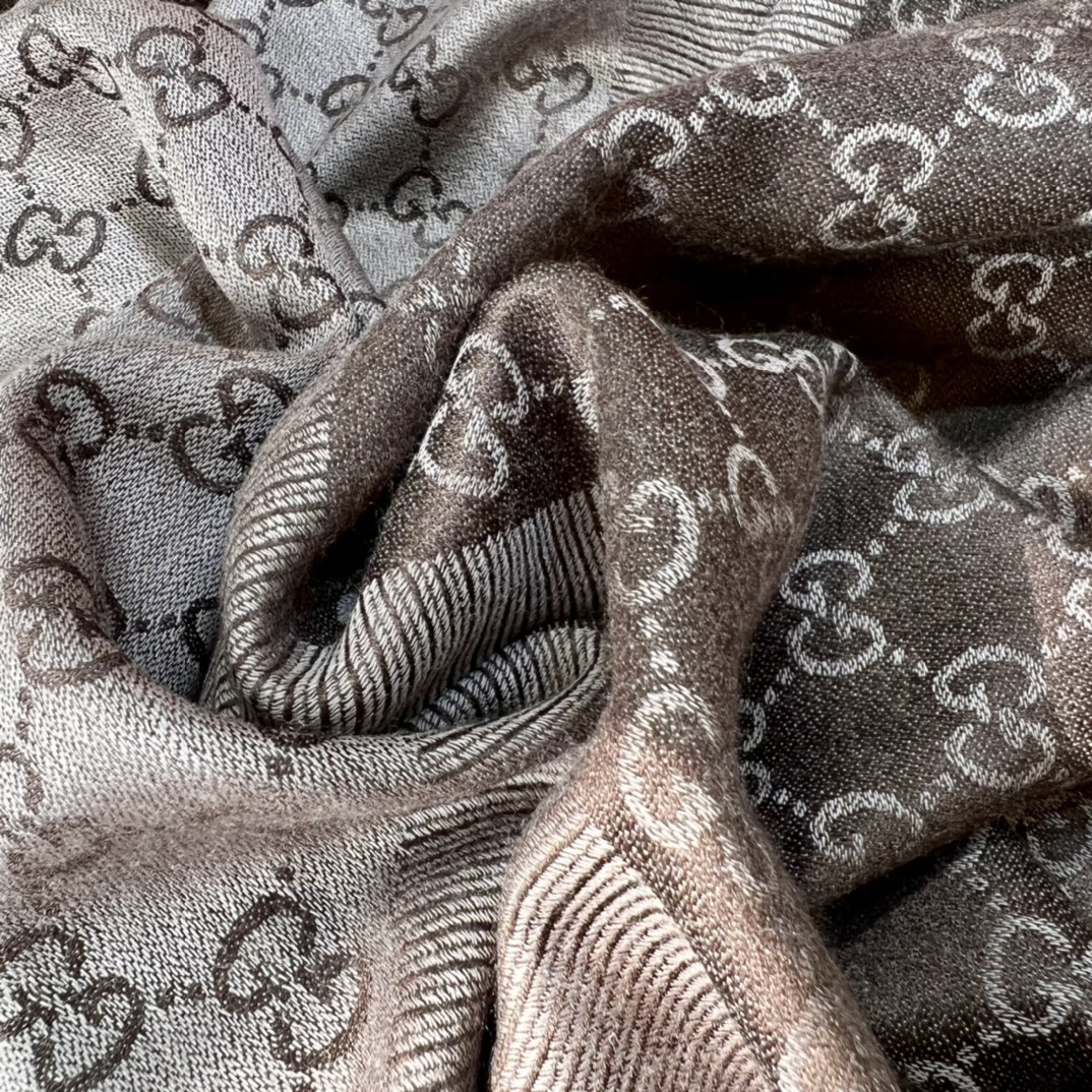 Gucci Wool & Silk Scarf with GG Logo - 140cm x 140cm, Soft & Luxurious 6 i1665151058 4875 2