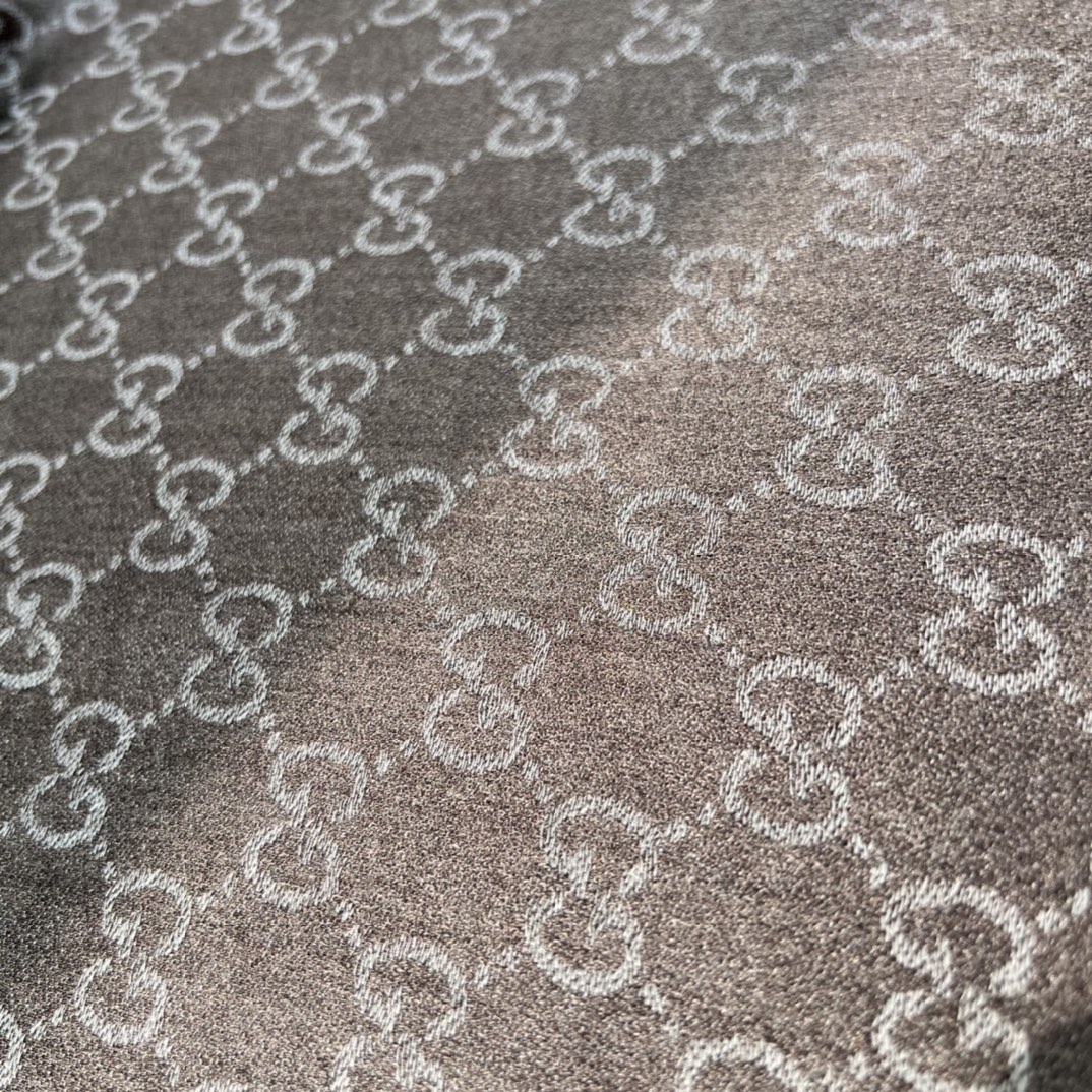 Gucci Wool & Silk Scarf with GG Logo - 140cm x 140cm, Soft & Luxurious 5 i1665151058 8635 0