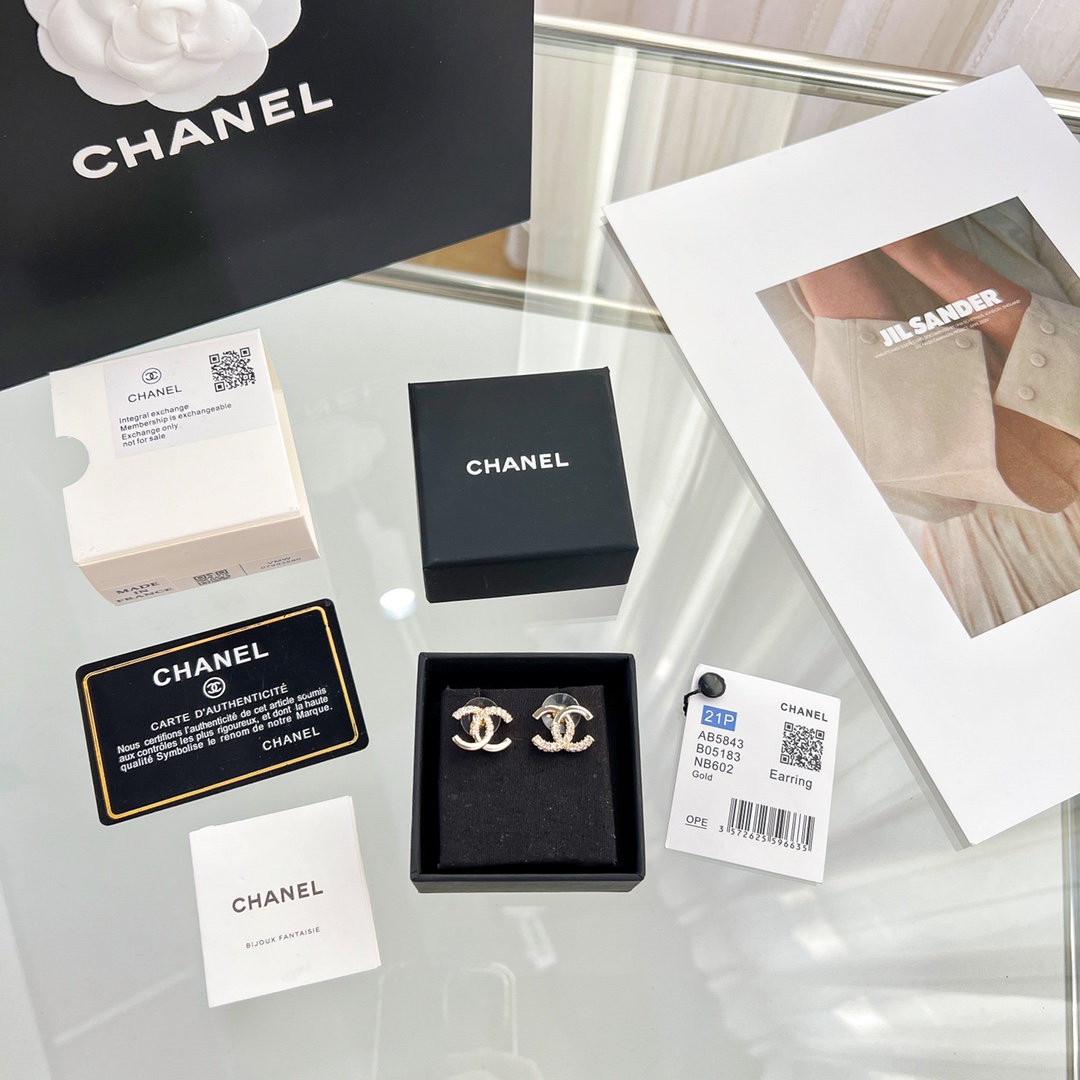 新款☑️CHANEL香奈儿双c半钻耳钉耳环