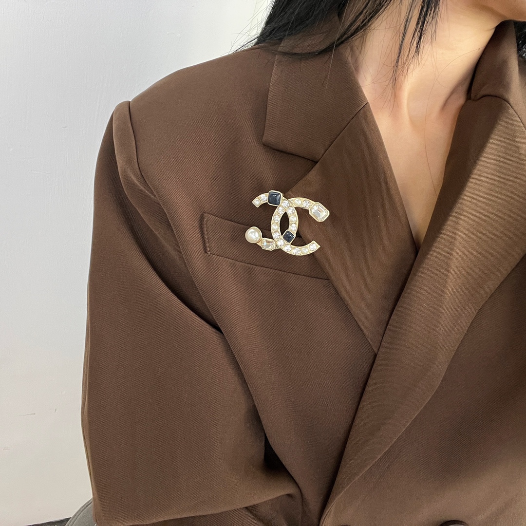 新款☑️CHANEL香奈儿双c方钻珍珠胸针