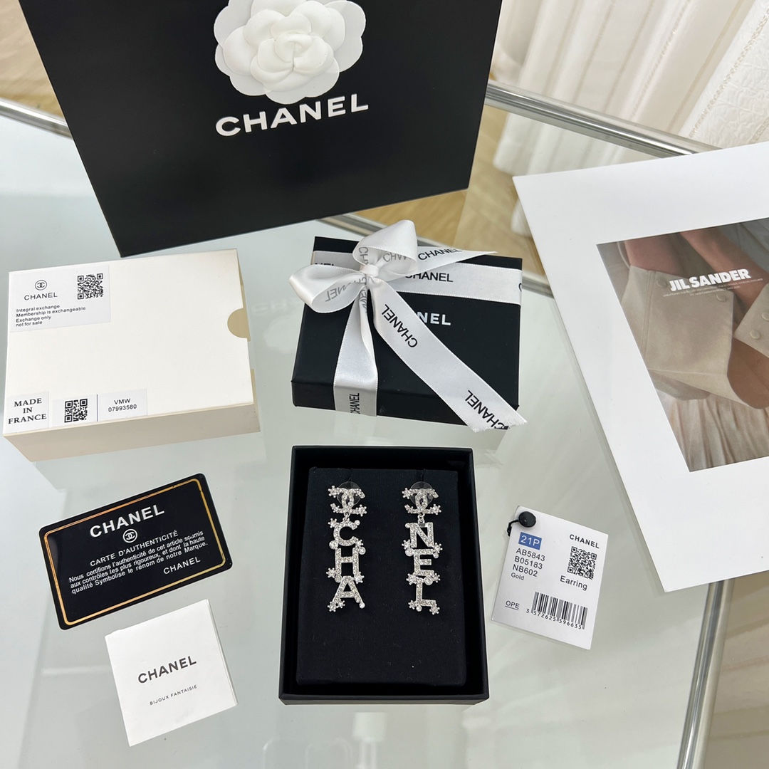 新款☑️CHANEL香奈儿双c满钻字母耳环耳钉