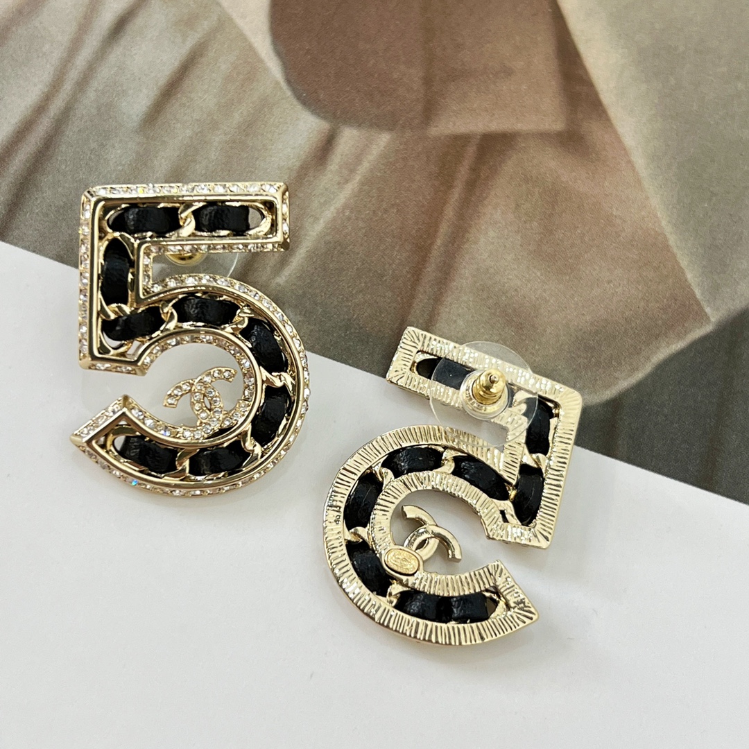 新款☑️CHANEL香奈儿双c黑皮绳5字耳环耳钉