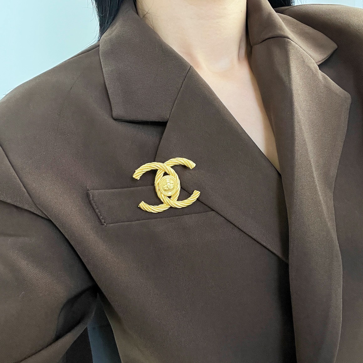 新款☑️CHANEL香奈儿双c金色胸针