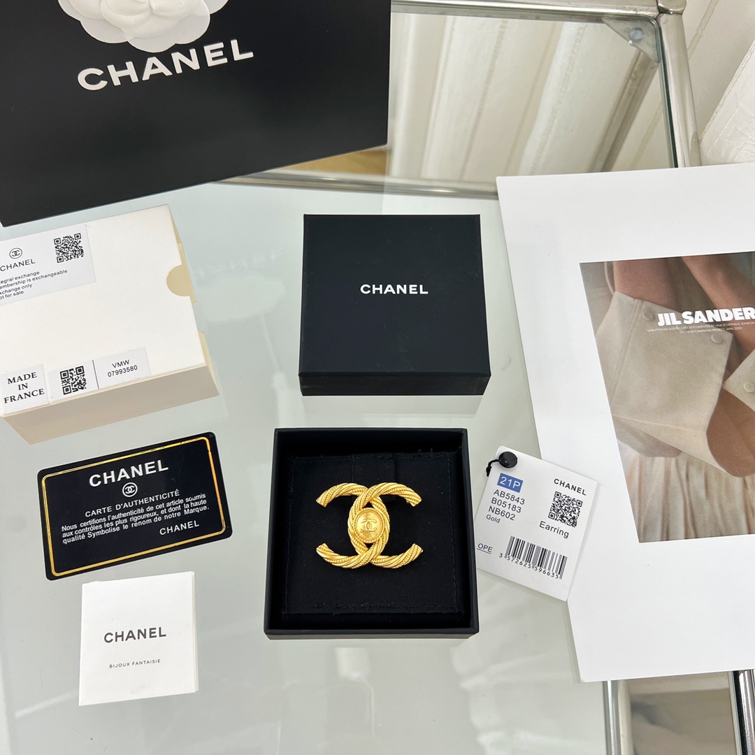 新款☑️CHANEL香奈儿双c金色胸针
