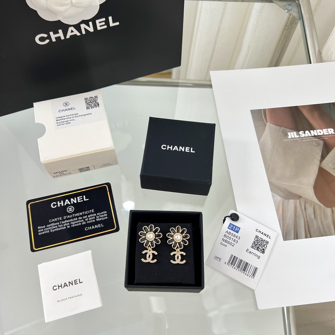 新款☑️CHANEL香奈儿双c花朵耳钉耳环