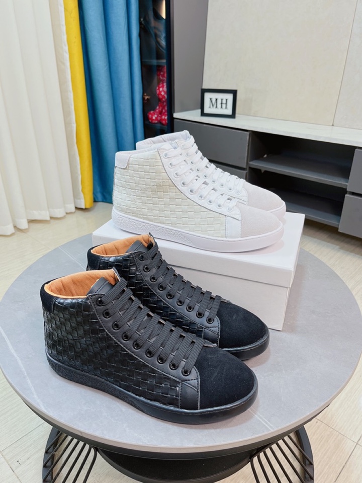 I5 高邦Armani 阿玛尼   力推经典款高帮休闲男鞋,全新米兰时装时尚的设计,完美做工,打造装柜品质,鞋面:牛皮压纹配时尚精美品牌材料柔软舒适,绒里鞋垫,橡胶耐磨大底,码数38-44