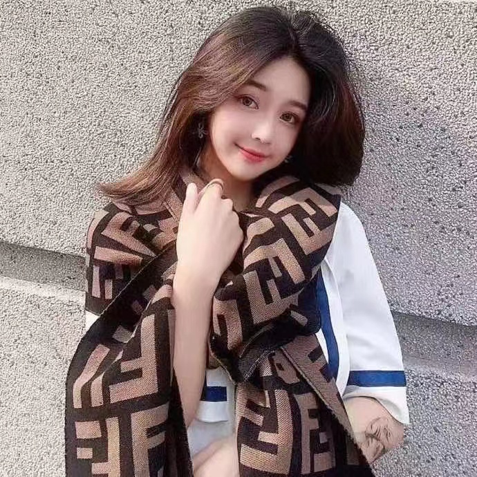 Fendi/芬迪 全套包装发票高品质羊绒单色双面围巾披肩