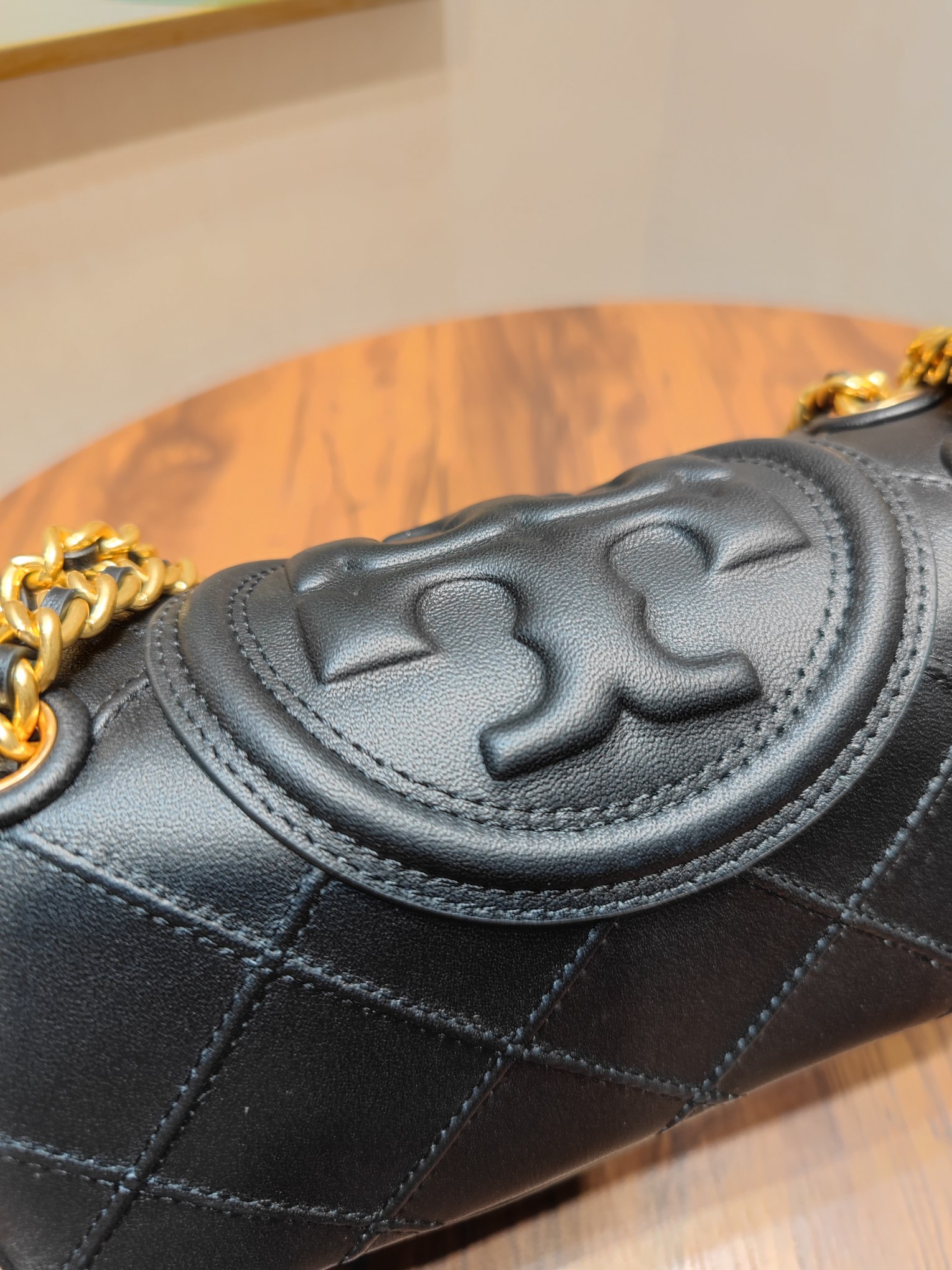 Tory Burch 编号740 TORY BURCH 汤丽柏琦 FLEMING中号软皮链条肩背包
