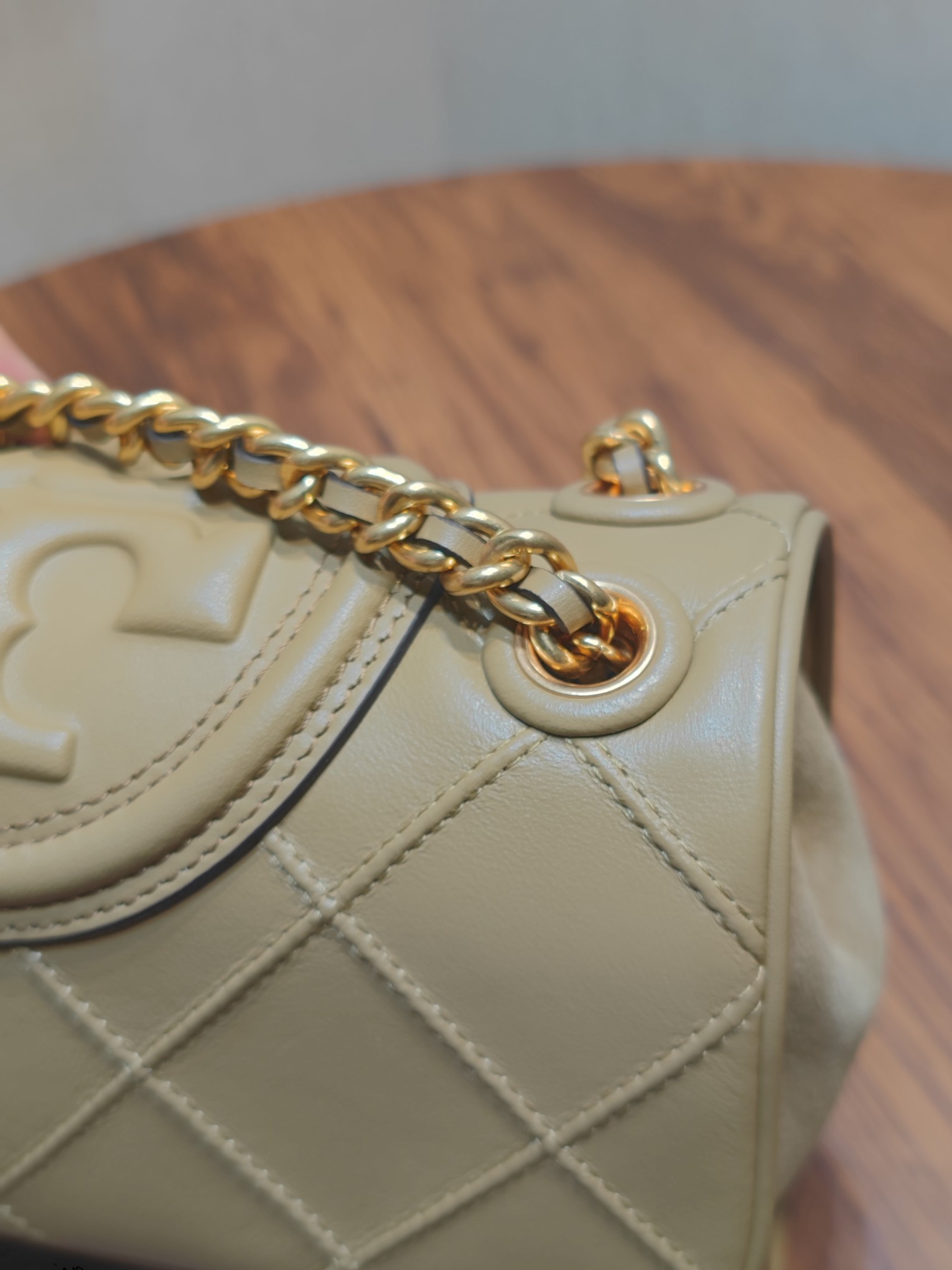 Tory Burch 编号740 TORY BURCH 汤丽柏琦 FLEMING中号软皮链条肩背包