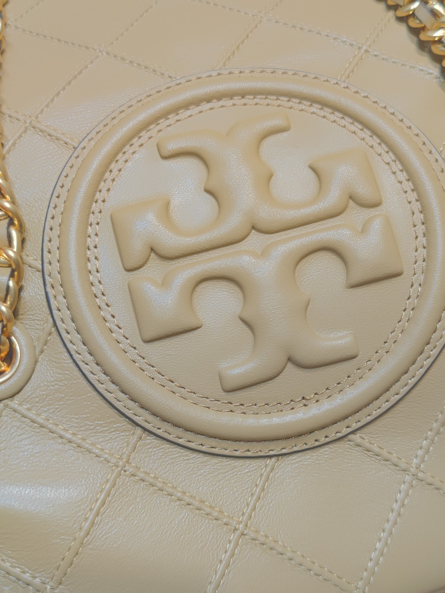 Tory Burch 编号740 TORY BURCH 汤丽柏琦 FLEMING中号软皮链条肩背包